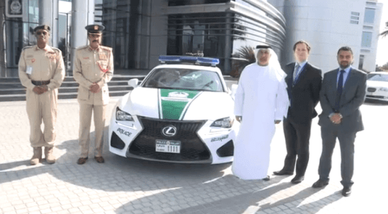 La police de Dubai s’enrichit d’une Lexus RC-F